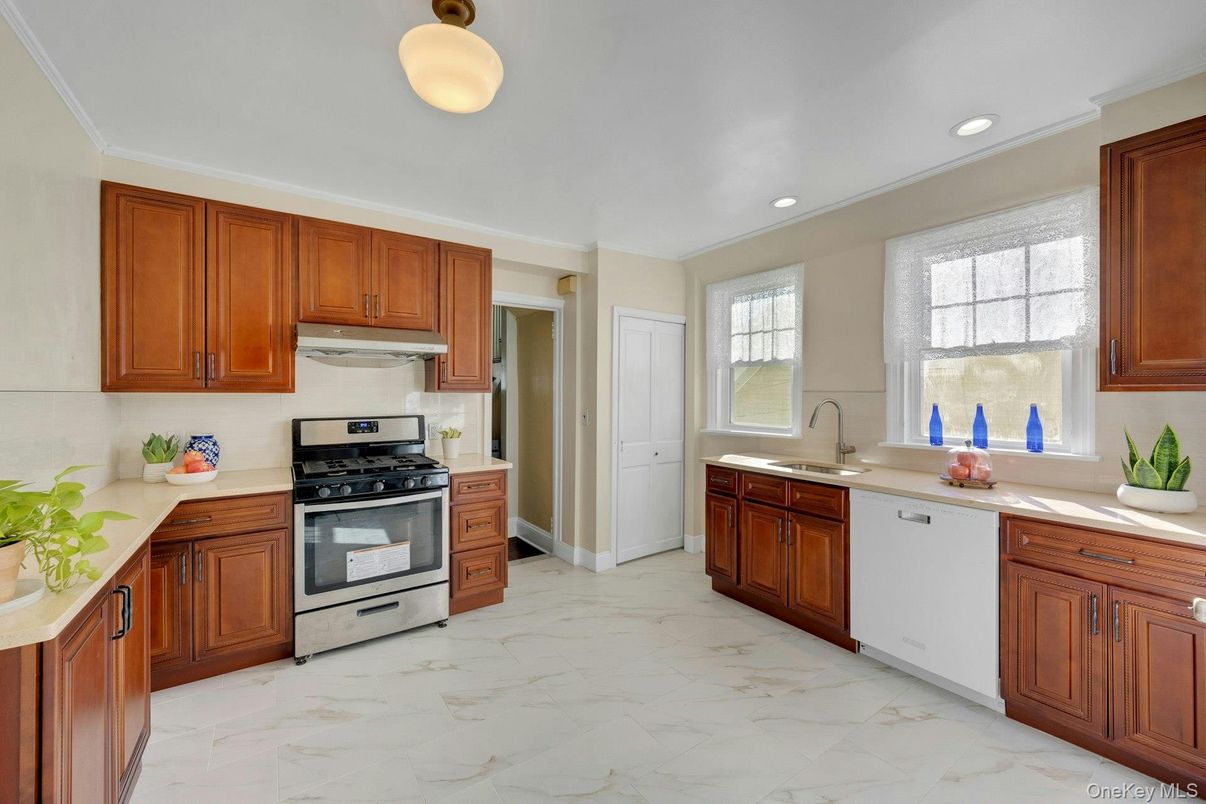 Interior, Kitchen, Marble, Recessed Lighting, Stainless Steel Appliances