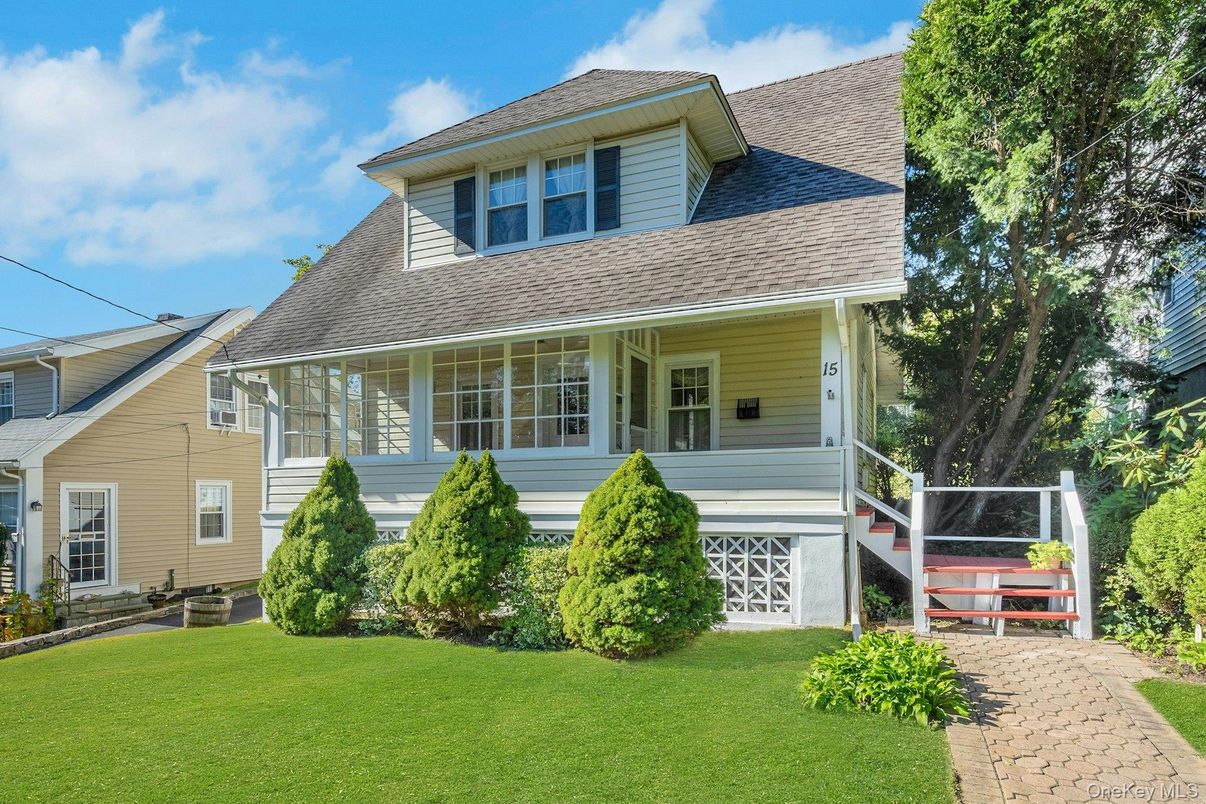 Exterior, Facade, American Foursquare