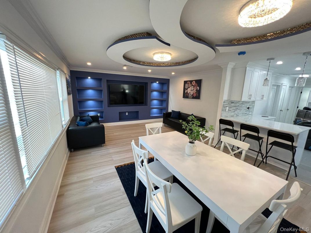 Dining room, Interior, Living room, Pendant Lights, Recessed Lighting, Wood Texture Flooring