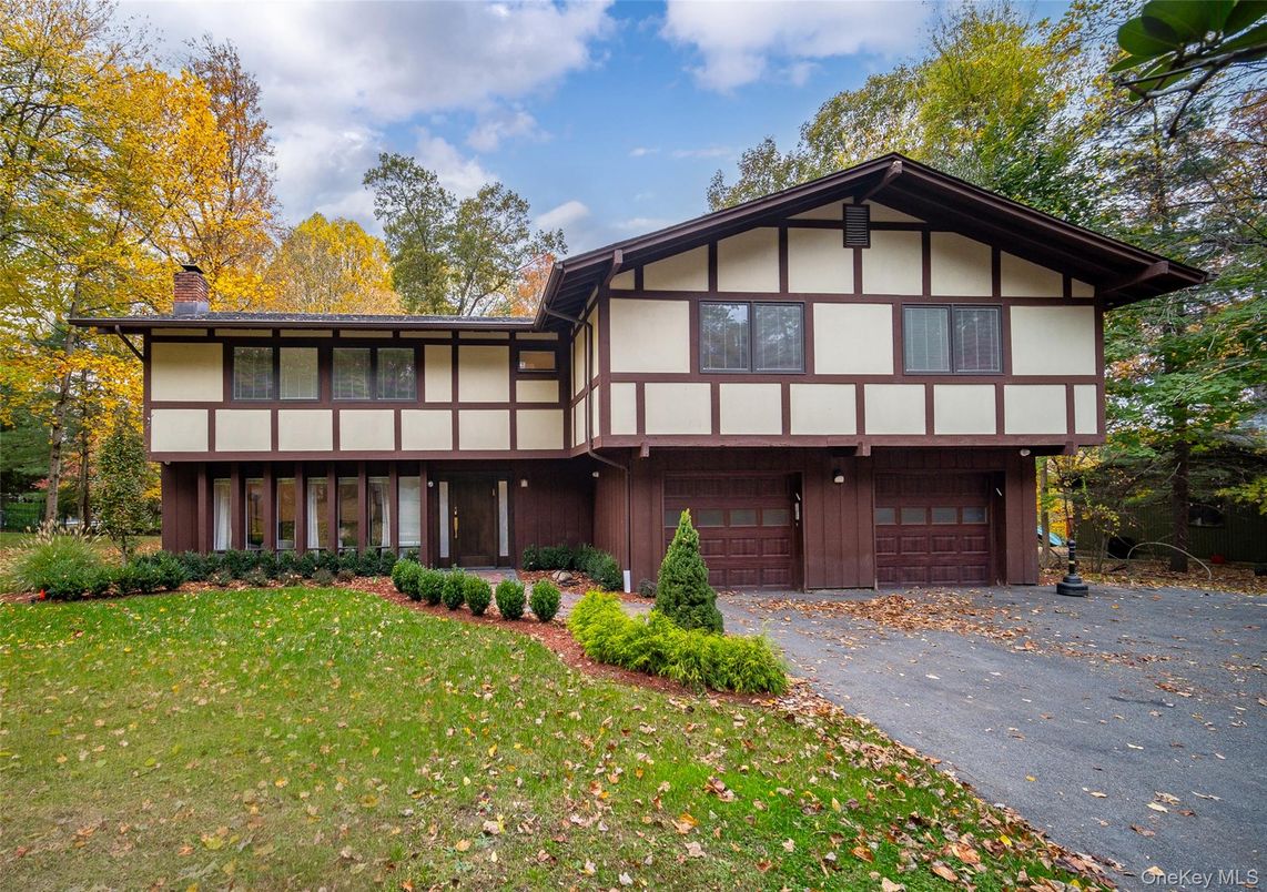 Attached, Exterior, Facade, Tudor Revival