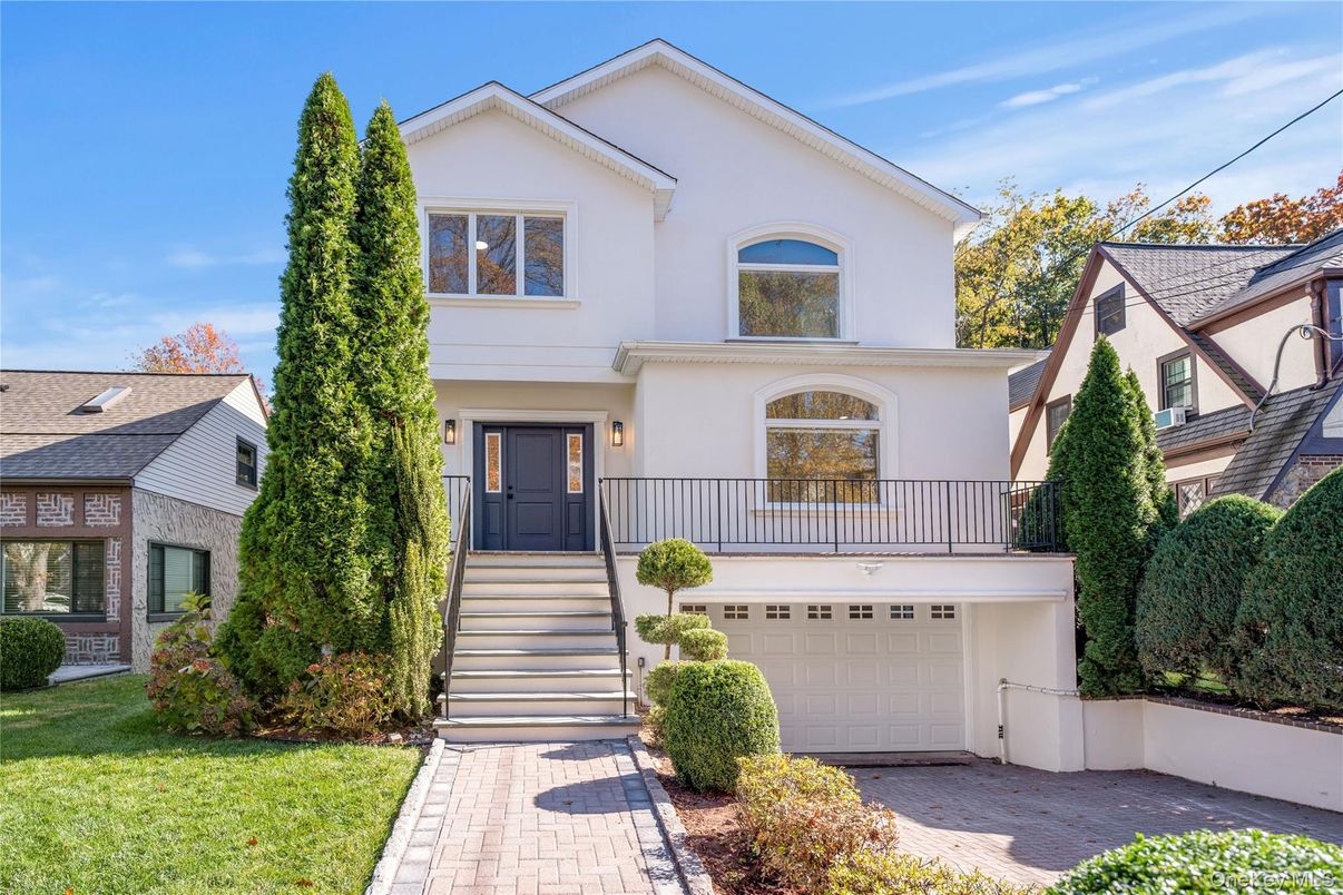 Attached, Exterior, Facade, Farmhouse