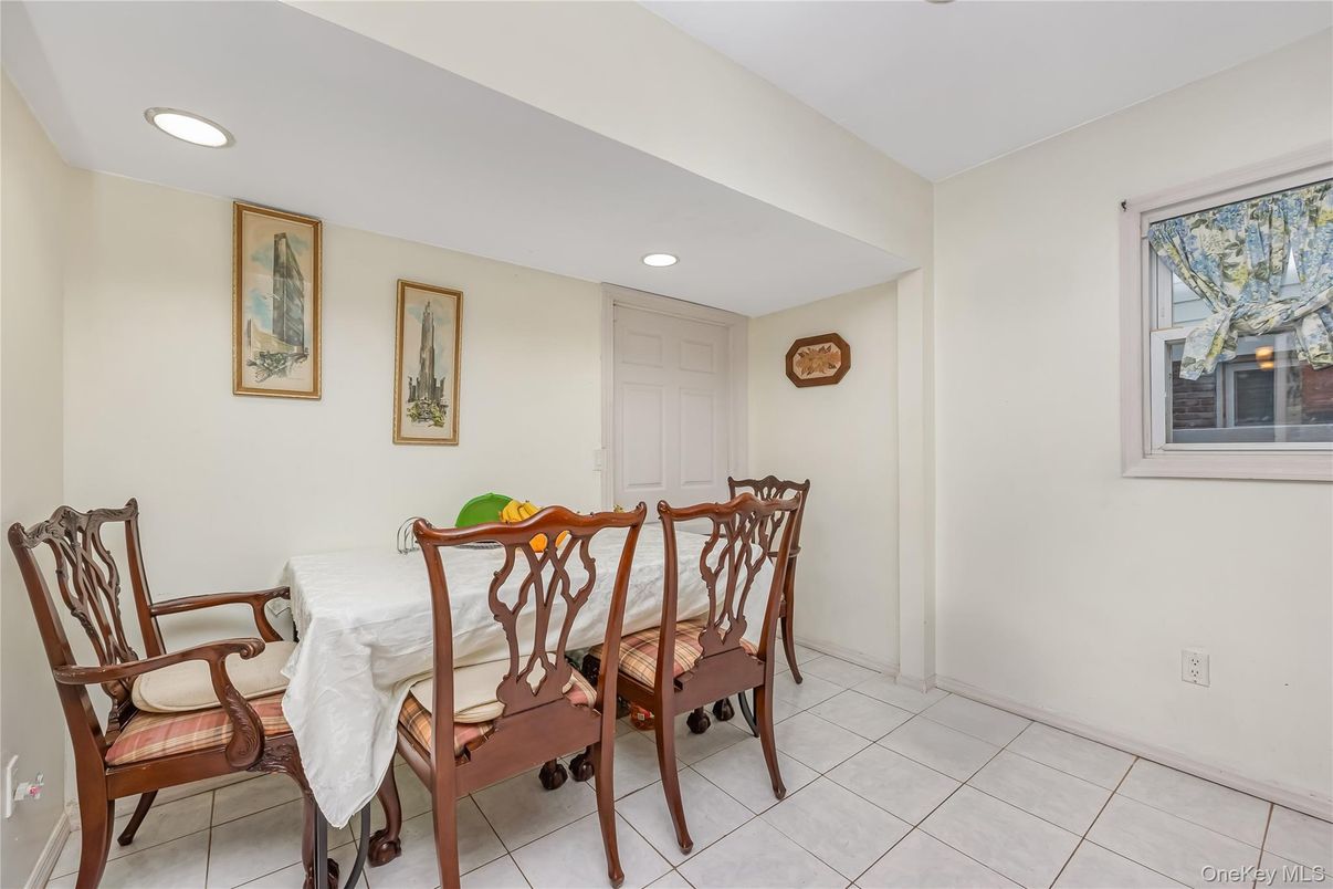 Dining room, Interior, Recessed Lighting