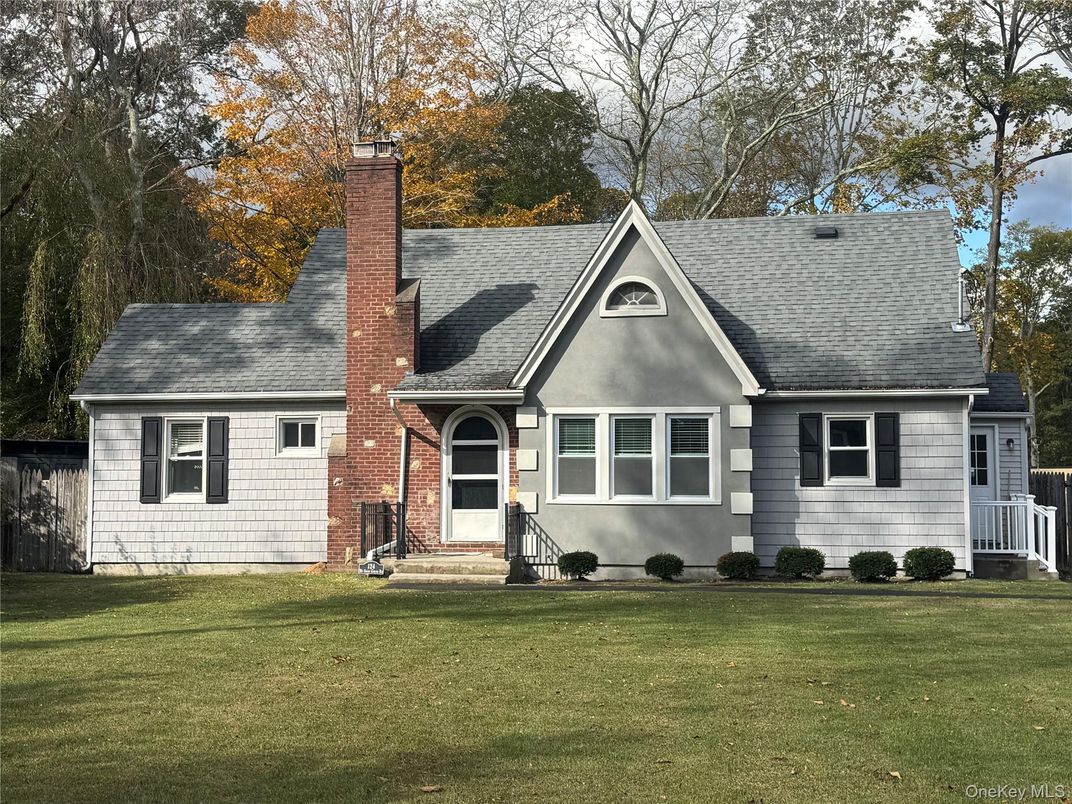 Exterior, Facade, Brick Facade, Cape Cod