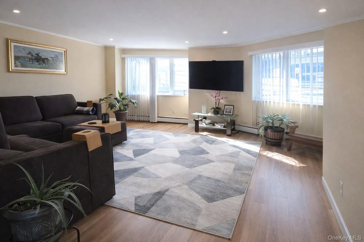 Interior, Living room, Recessed Lighting, Wood Texture Flooring