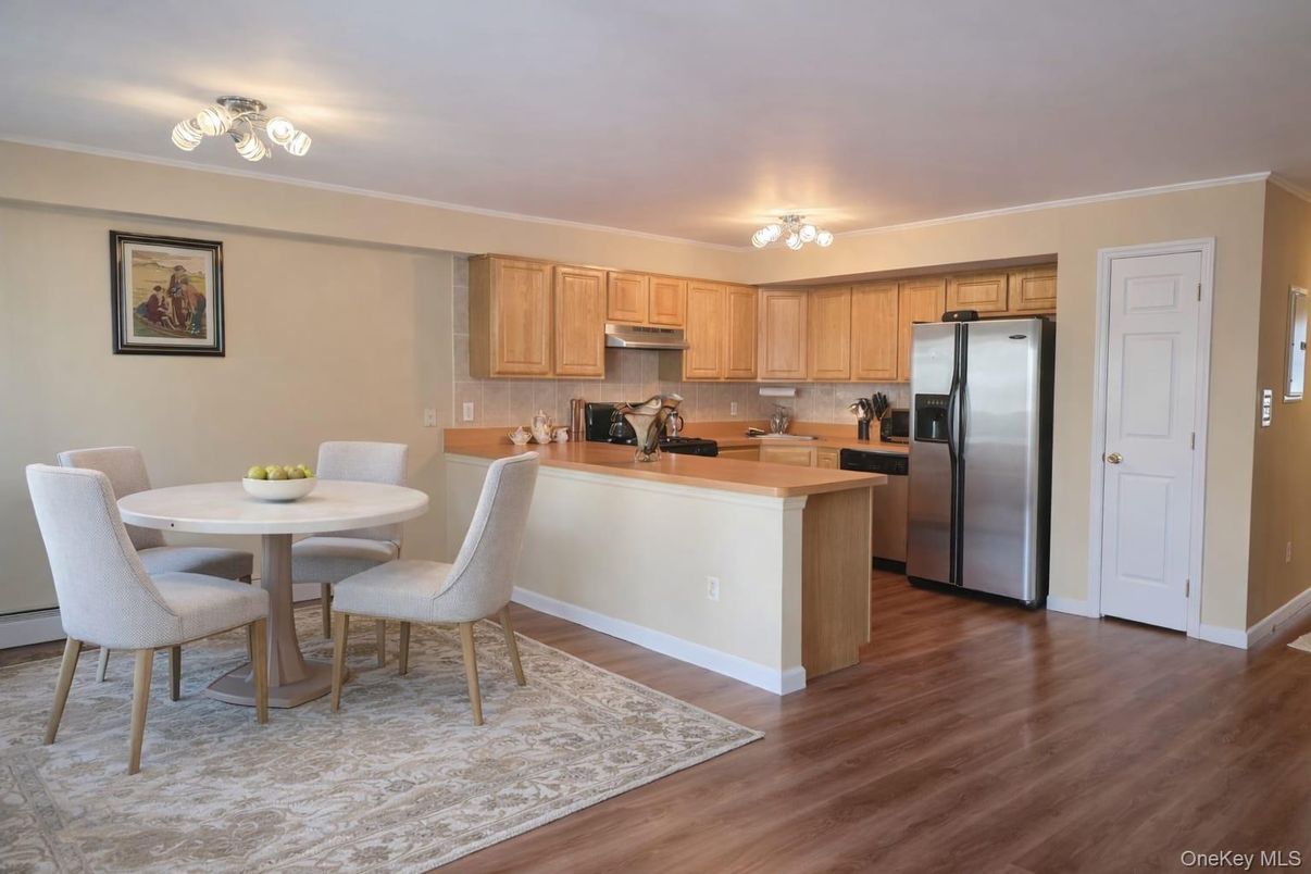 Dining room, Interior, Kitchen, Stainless Steel Appliances, Wood Texture Flooring