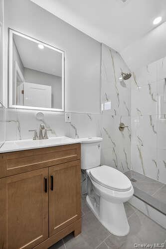 Bathroom, Interior, Marble Walls, Recessed Lighting