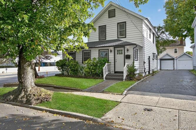 Detached Garage, Exterior, Facade, Queen Anne Victorian