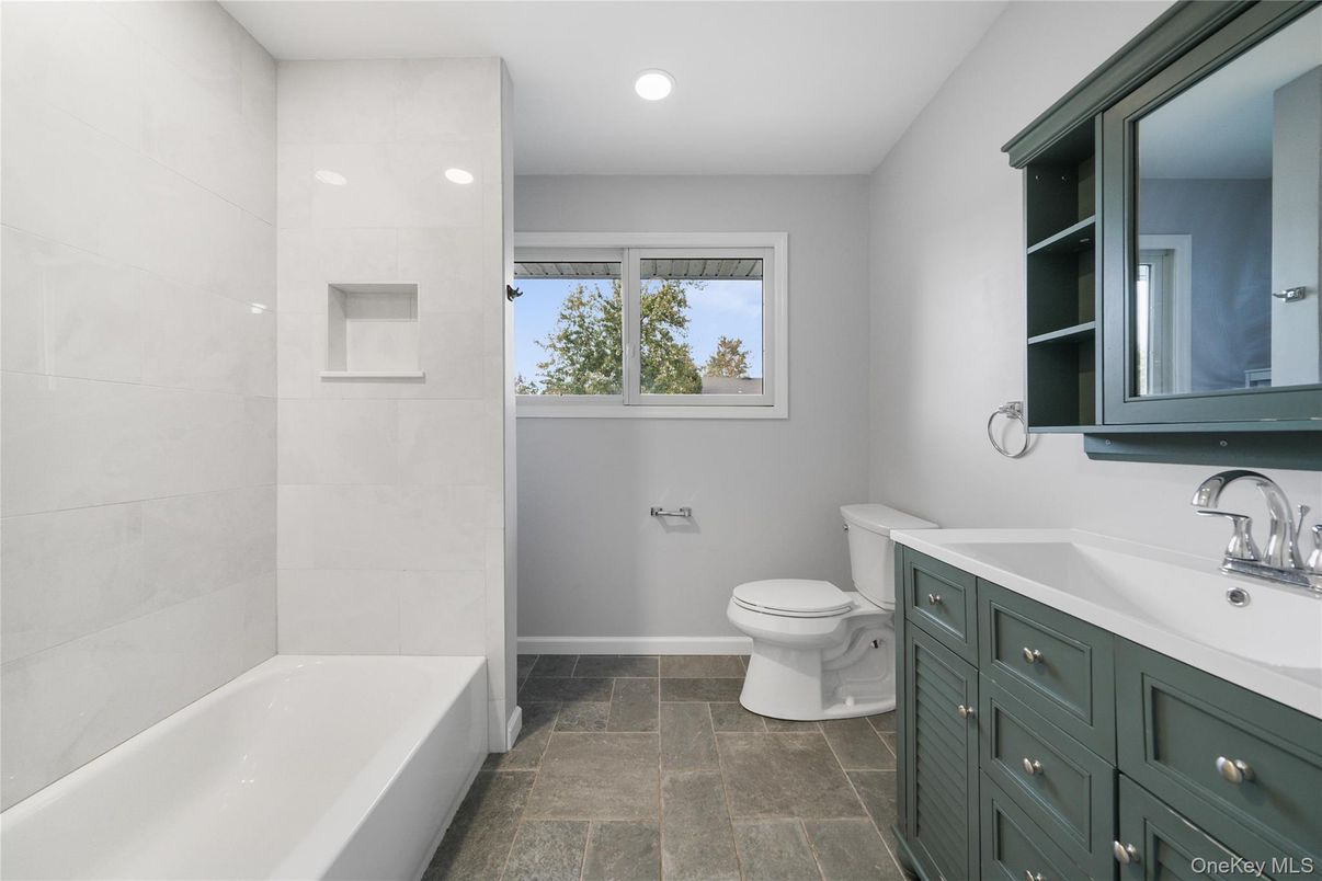 Bathroom, Interior, Recessed Lighting