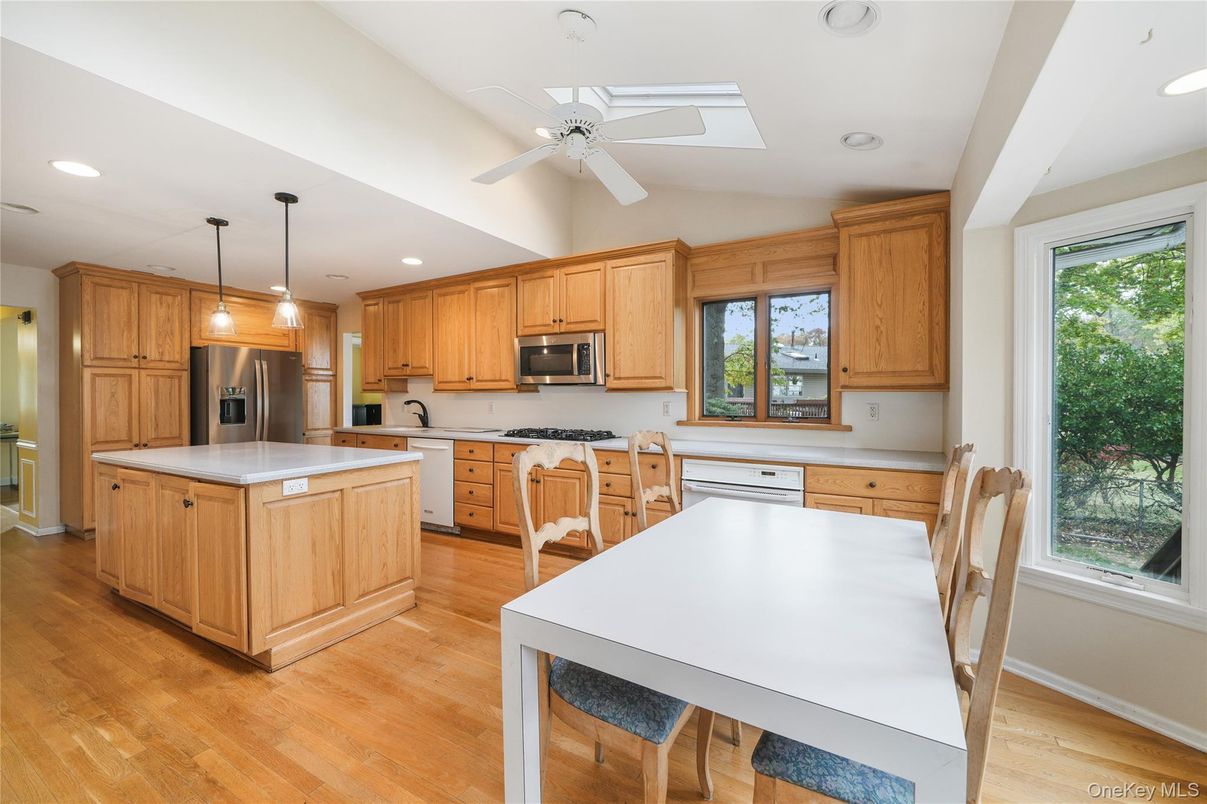 Dining room, Interior, Kitchen, Pendant Lights, Recessed Lighting, Stainless Steel Appliances, Wood Texture Flooring