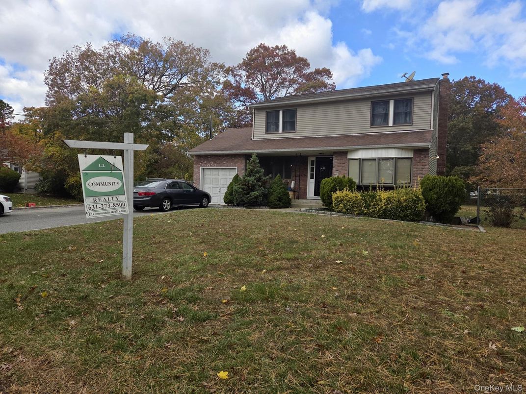 Attached, Exterior, Facade, Brick Facade, Split Level