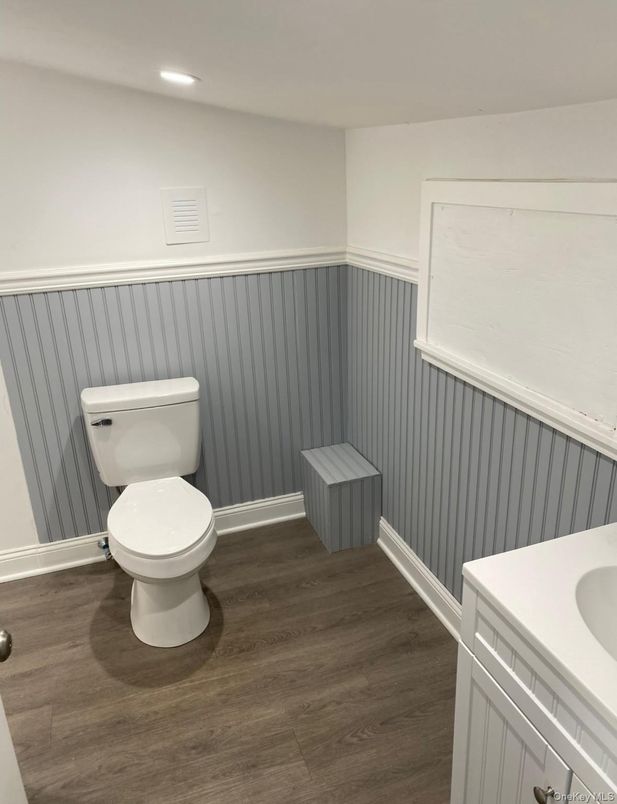 Bathroom, Interior, Recessed Lighting, Wood Texture Flooring