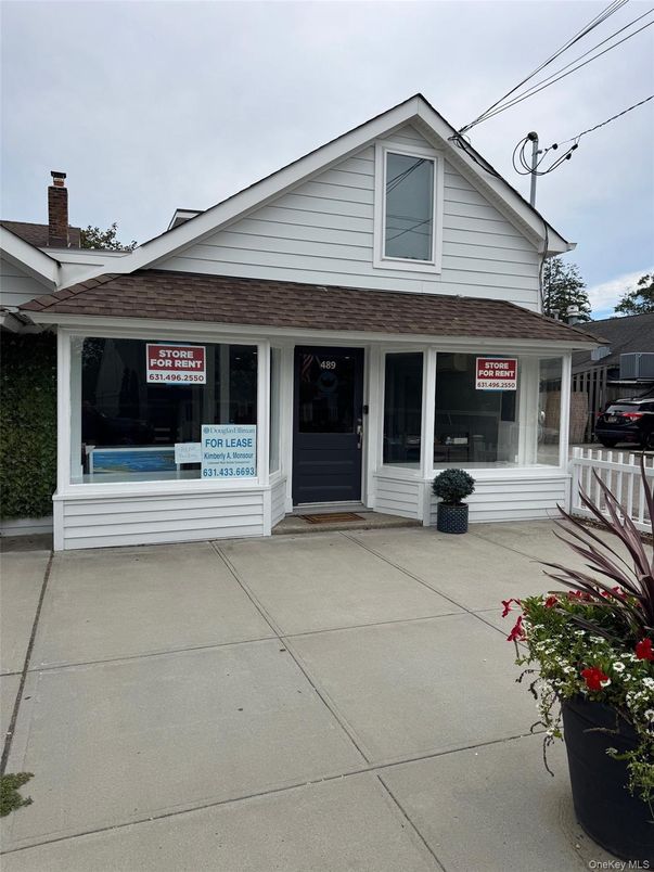 Exterior, Facade, Queen Anne Victorian