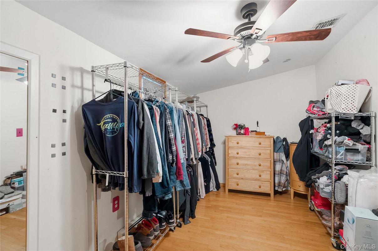 Interior, Walk-in Closets, Wood Texture Flooring