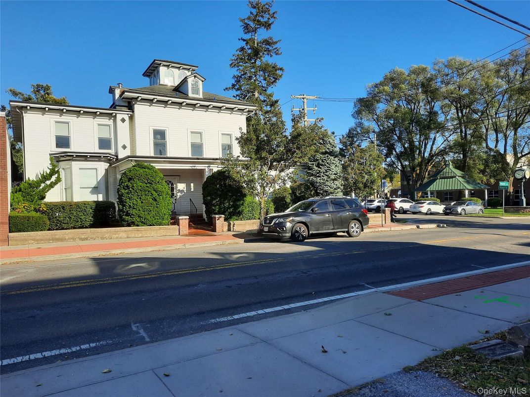 Exterior, Facade, Mediterranean