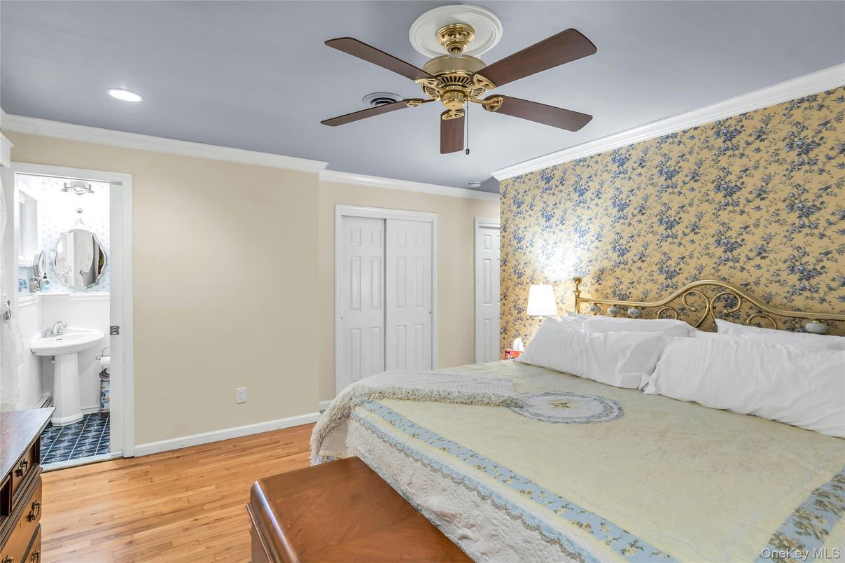 Bathroom, Bedroom, Interior, Recessed Lighting, Wood Texture Flooring