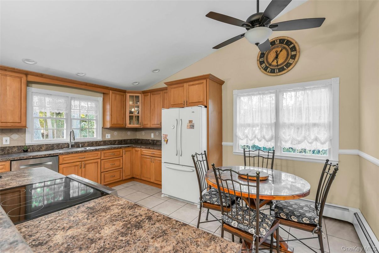 Dining room, Interior, Kitchen, Recessed Lighting