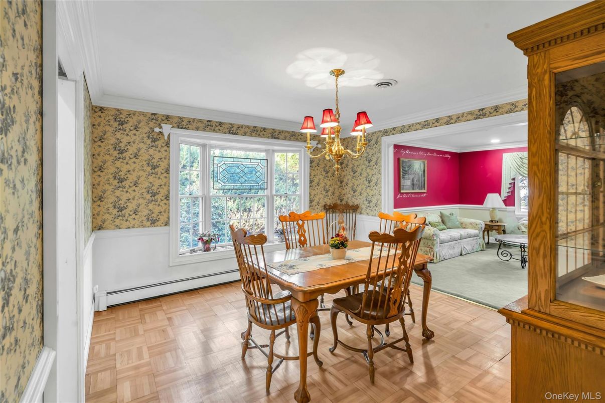 Chandelier, Dining room, Interior, Recessed Lighting, Wood Texture Flooring