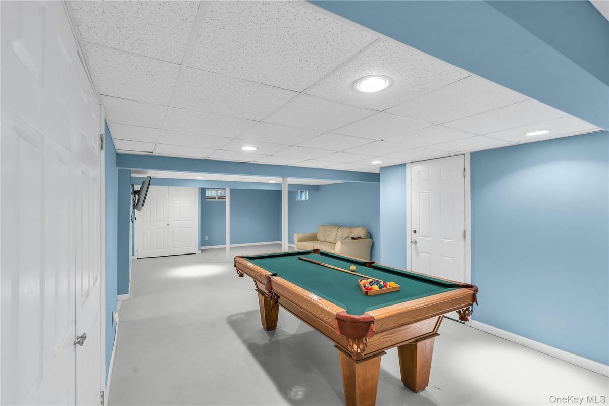 Billiard Table, Game Room, Interior, Recessed Lighting