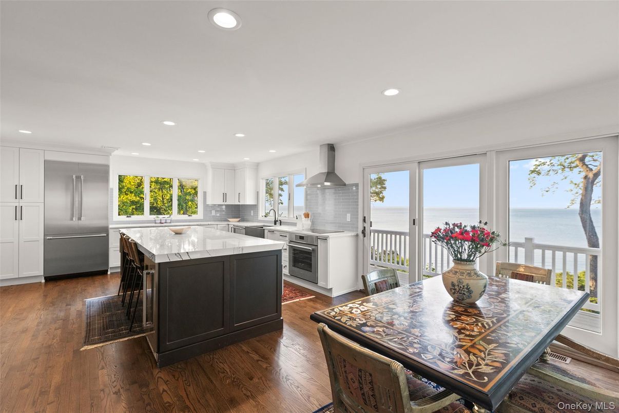 Interior, Kitchen, Recessed Lighting, Water, Wood Texture Flooring