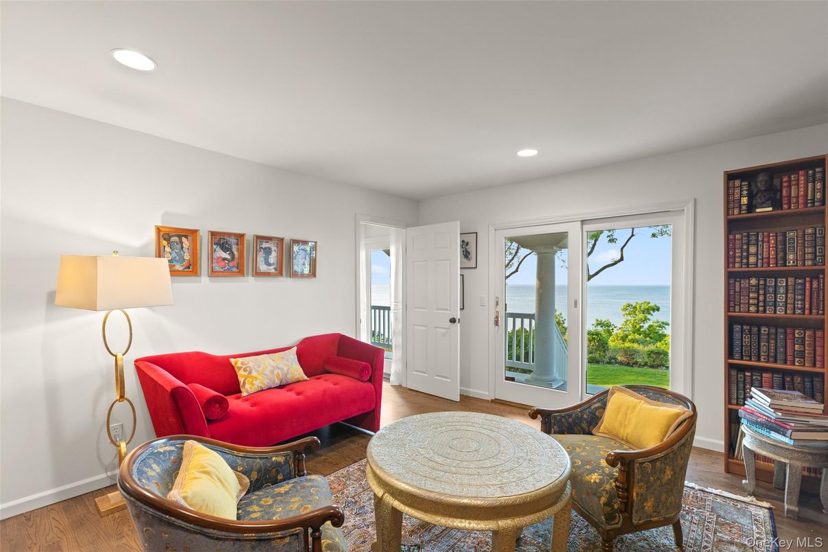 Interior, Living room, Recessed Lighting, Water, Wood Texture Flooring