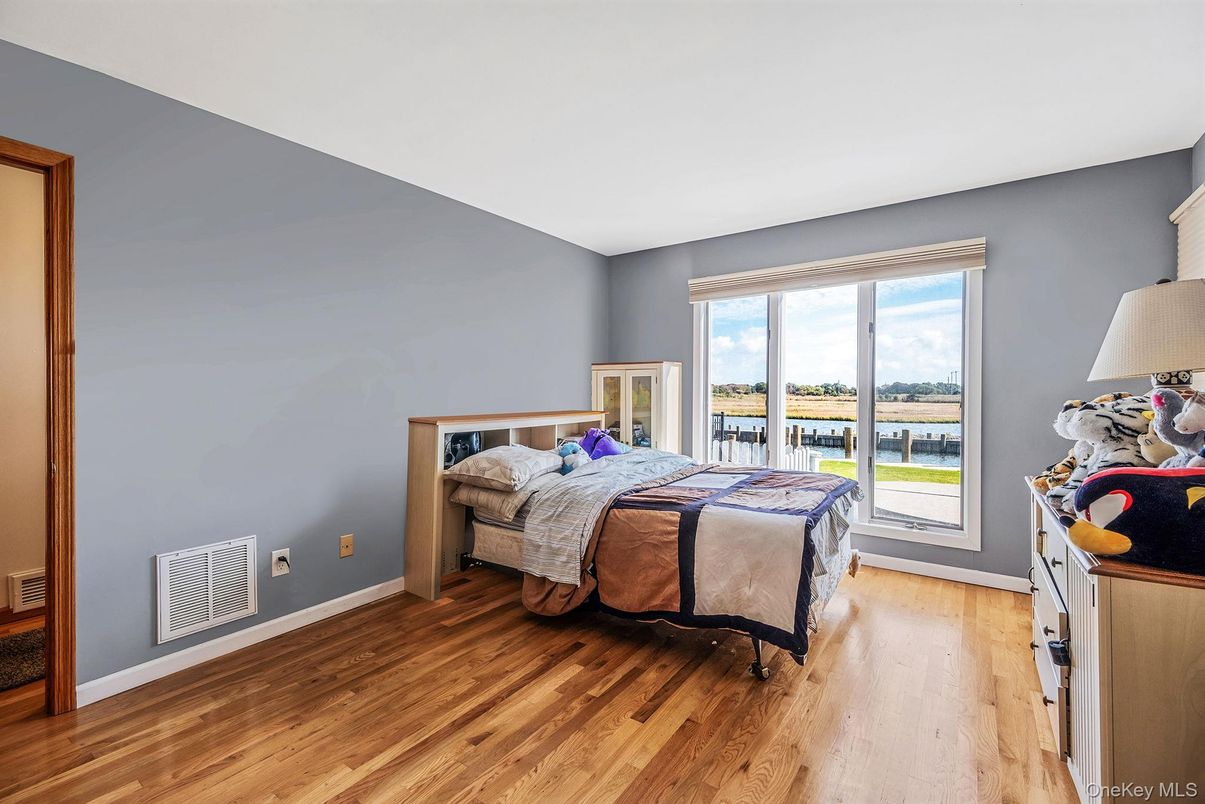 Bedroom, Interior, Water, Wood Texture Flooring