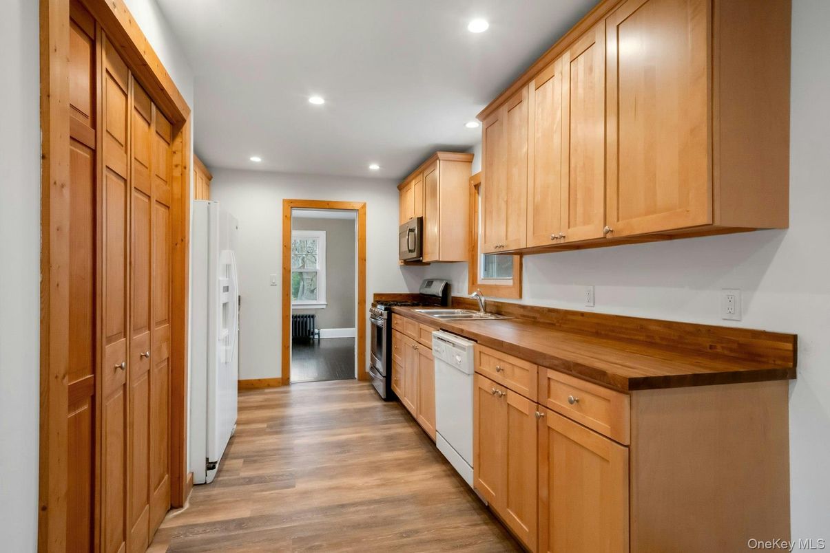 Interior, Kitchen, Recessed Lighting, Wood Texture Flooring