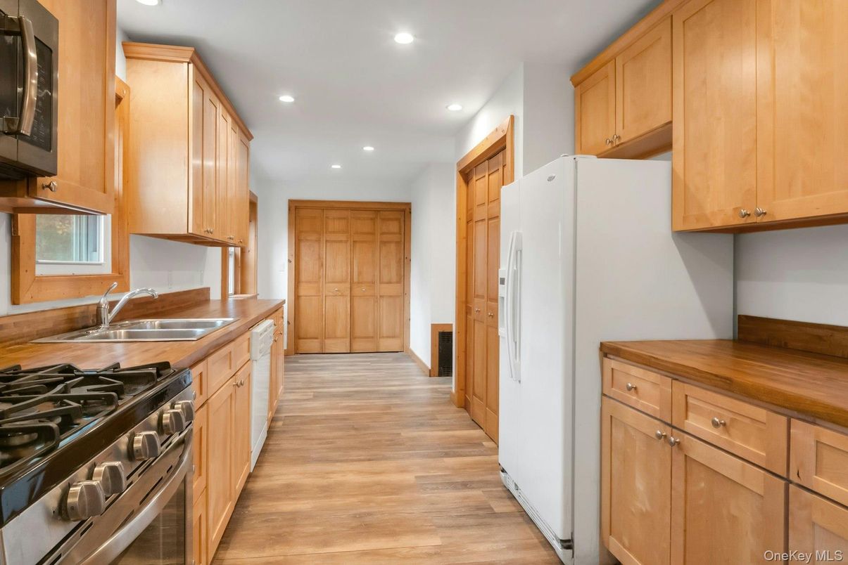 Interior, Kitchen, Recessed Lighting, Wood Texture Flooring