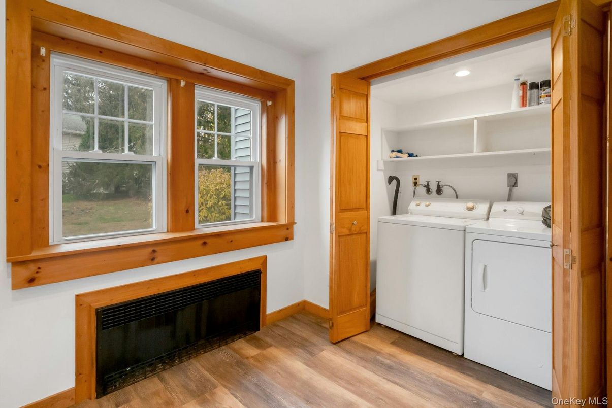 Interior, Recessed Lighting, Utility Closets, Washer, Wood Texture Flooring