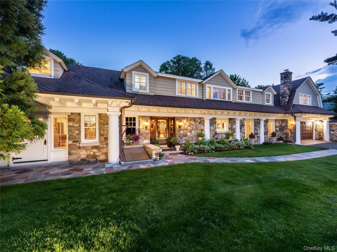 Exterior, Facade, Cape Cod