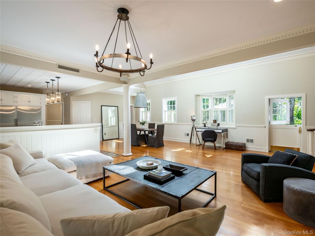 Chandelier, Dining room, Interior, Living room, Pendant Lights, Wood Texture Flooring