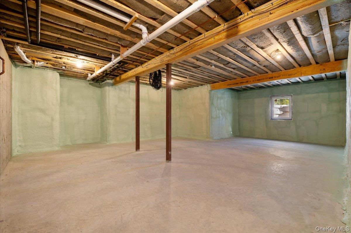 Empty room, Interior, Wooden Beams