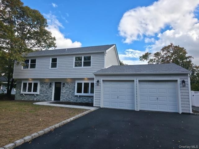 Attached, Exterior, Facade, Split Level