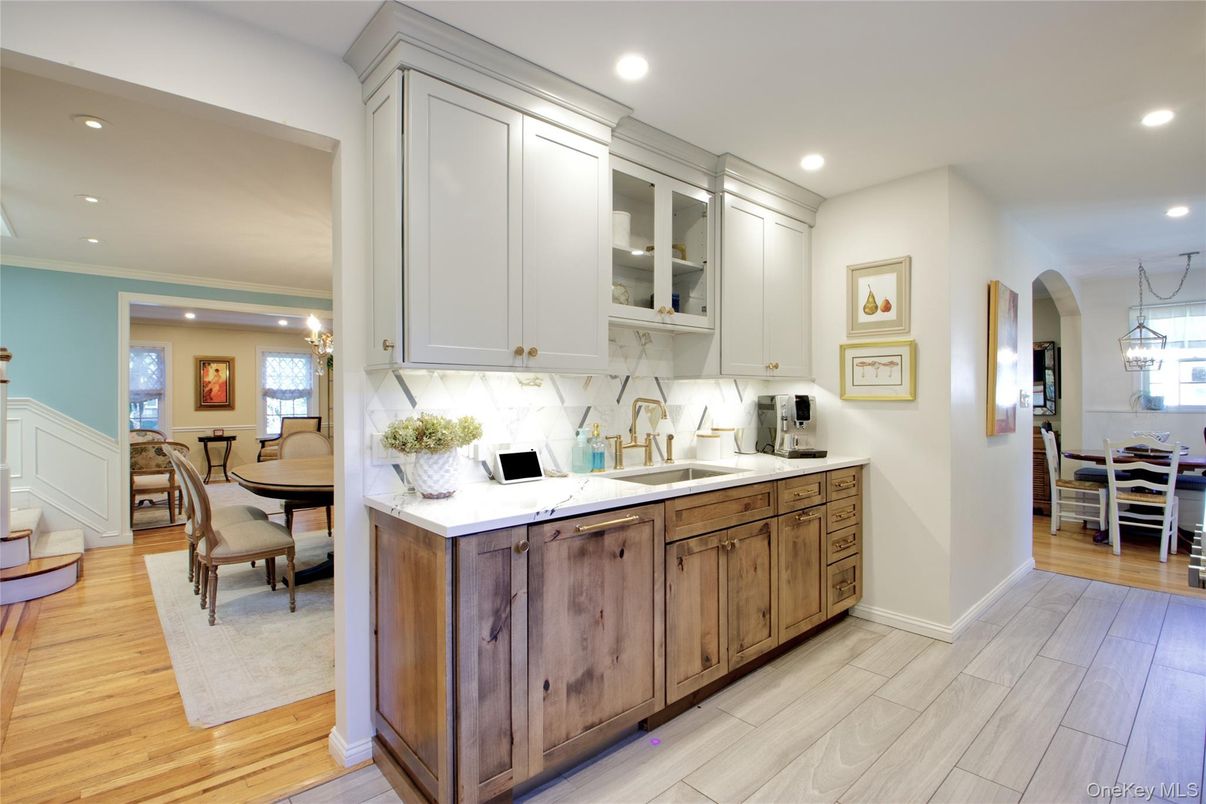 Dining room, Interior, Kitchen, Pendant Lights, Recessed Lighting, Wood Texture Flooring