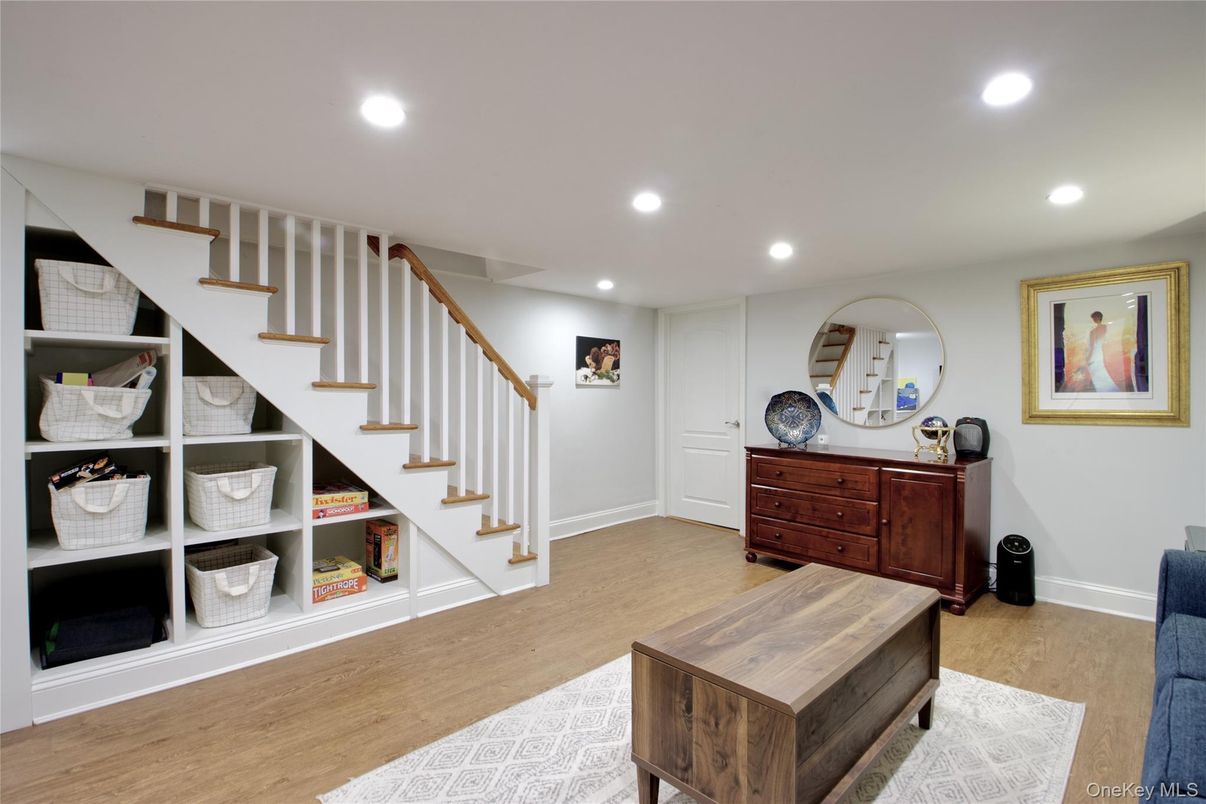 Interior, Recessed Lighting, Wood Texture Flooring