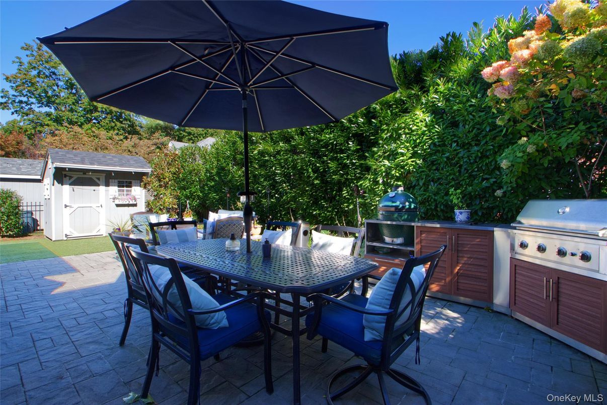 Exterior, Outdoor Kitchen