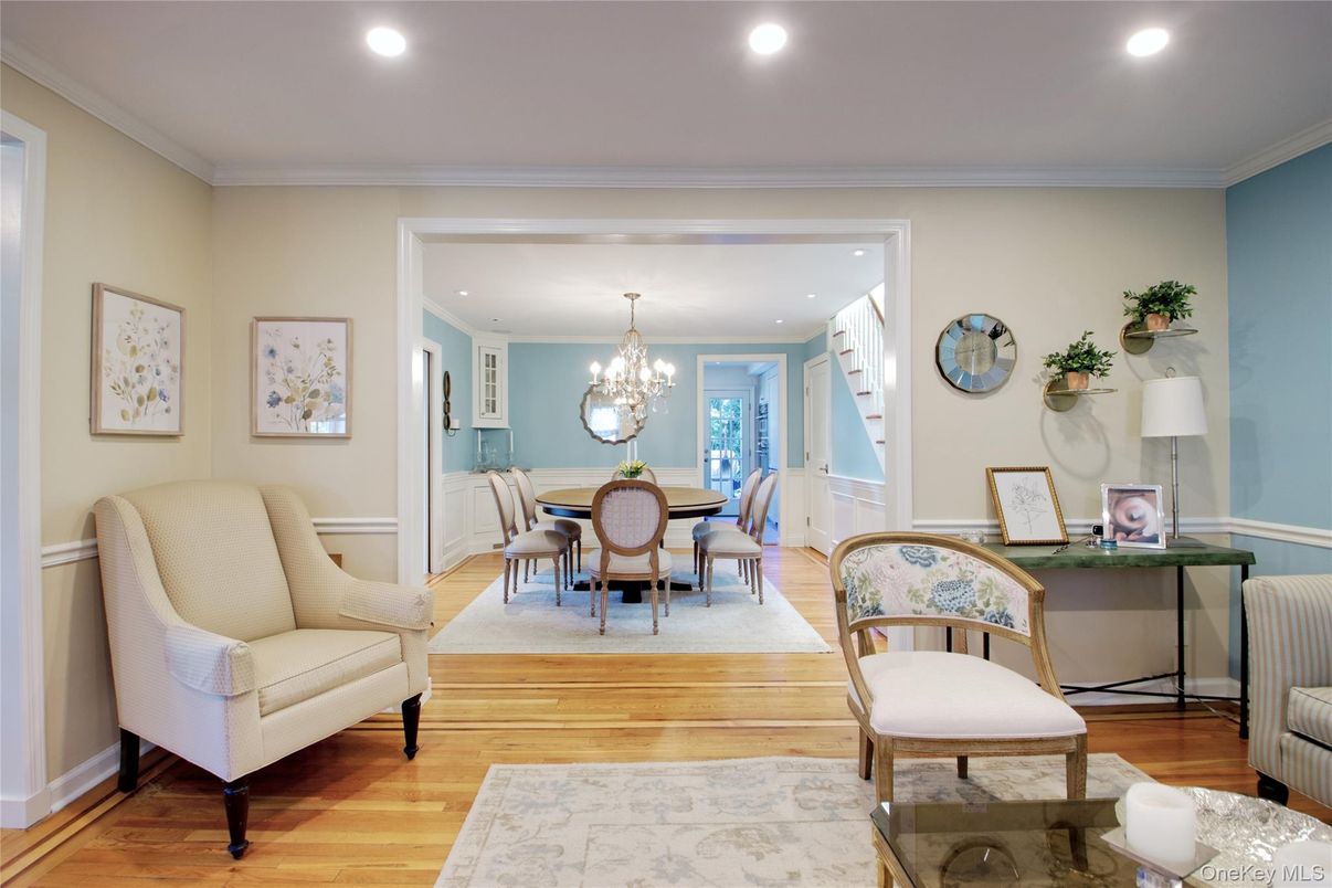 Chandelier, Dining room, Interior, Recessed Lighting, Wood Texture Flooring