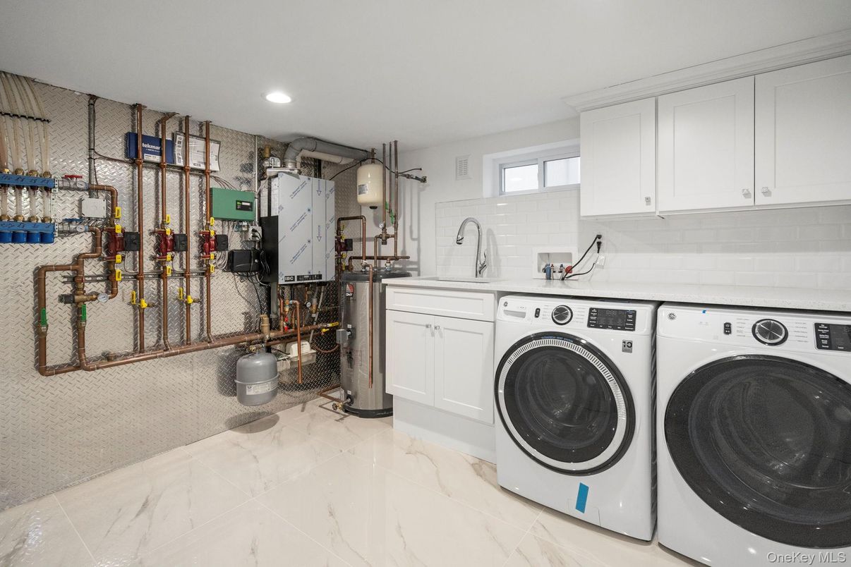 Interior, Marble, Recessed Lighting, Washer