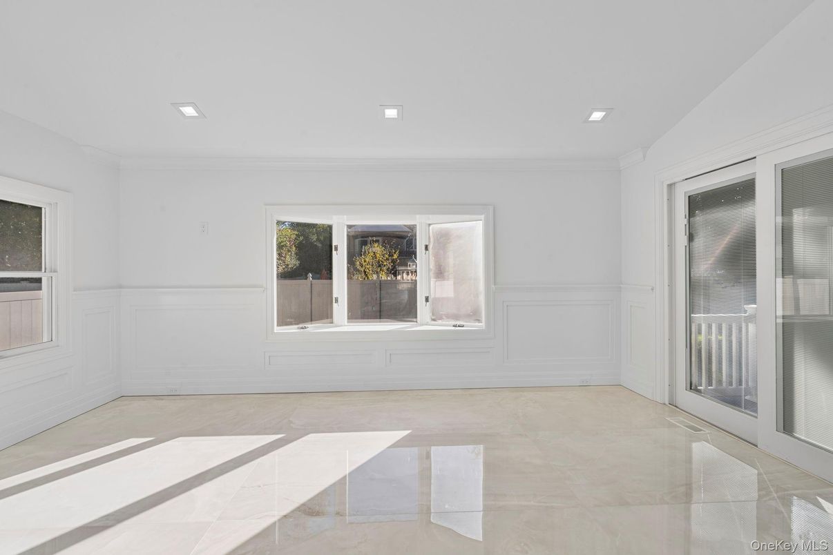 Empty room, Interior, Recessed Lighting