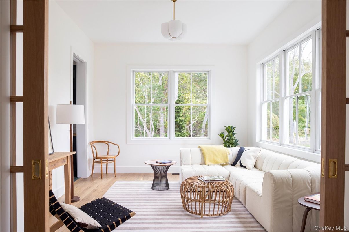 Interior, Living room, Pendant Lights, Wood Texture Flooring