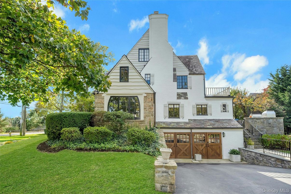 Attached, Exterior, Facade, Tudor Revival