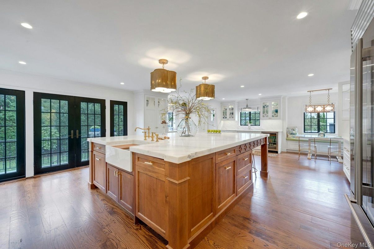 Chandelier, Dining room, Interior, Kitchen, Pendant Lights, Recessed Lighting, Wood Texture Flooring
