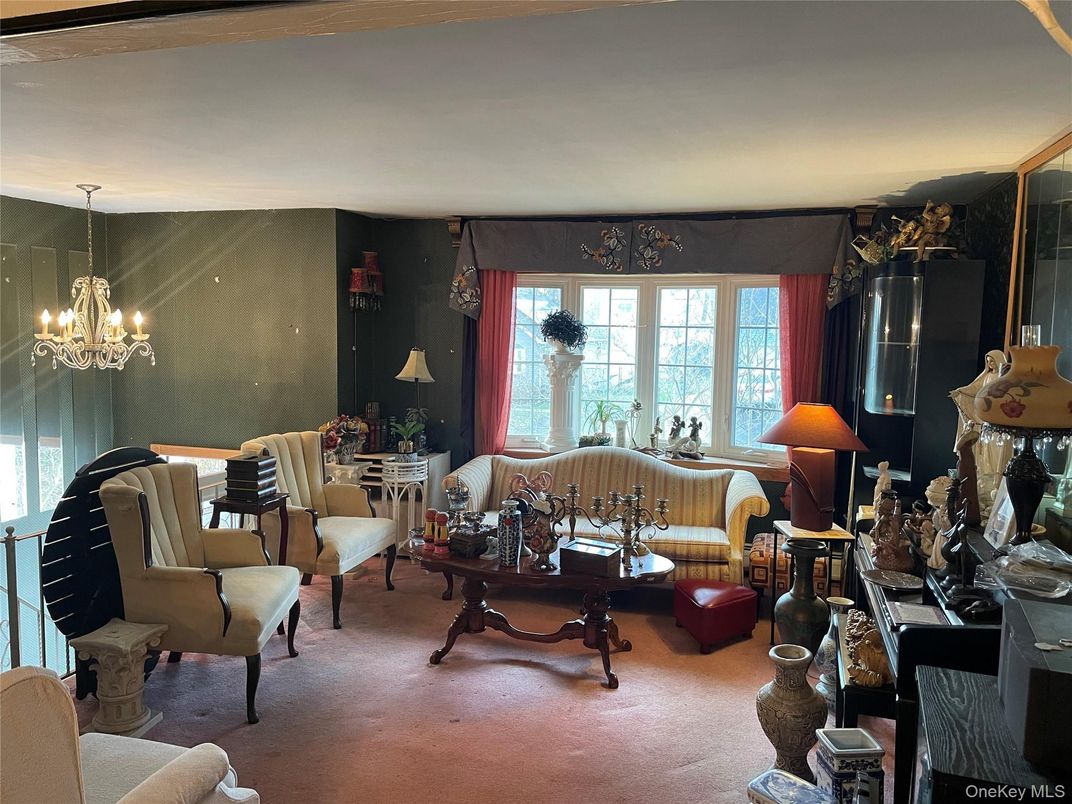 Chandelier, Dining room, Interior, Living room