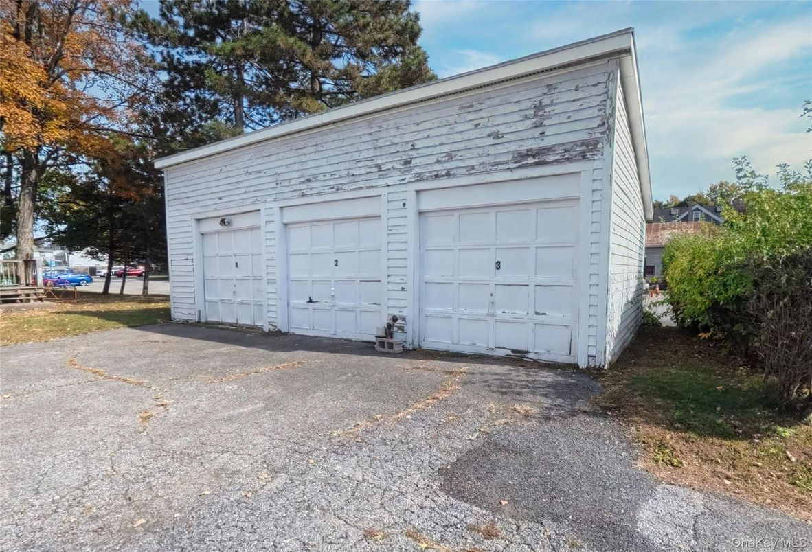 Detached Garage, Exterior