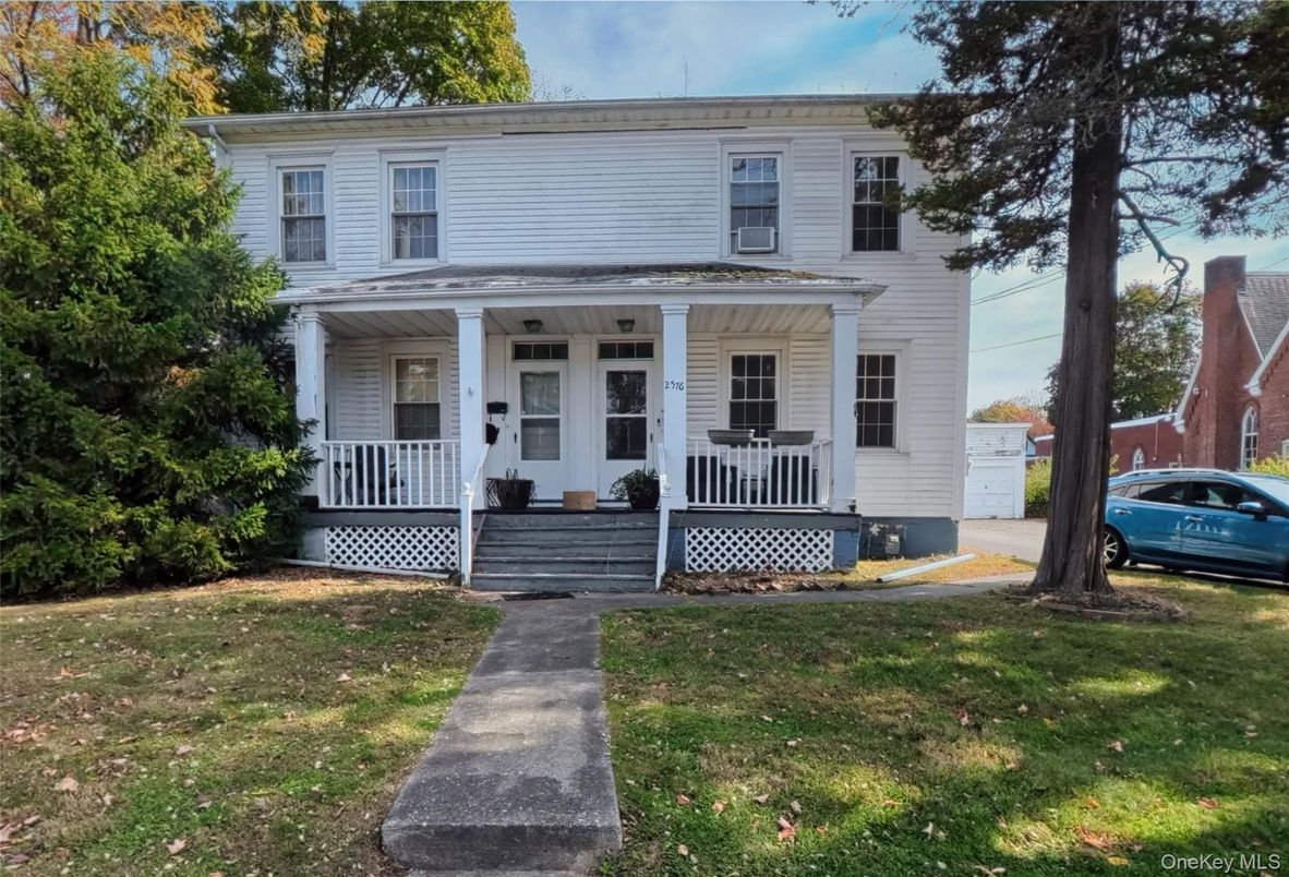 Exterior, Facade, American Foursquare