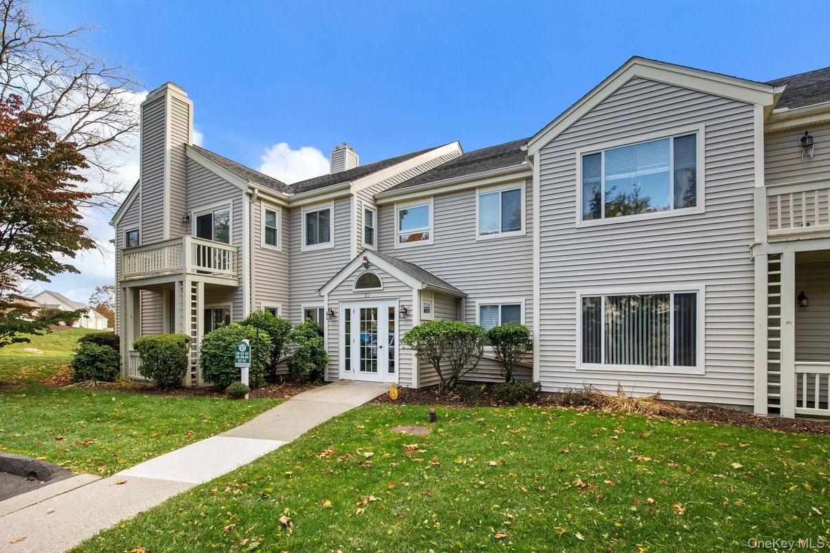 Exterior, Facade, Rowhouse