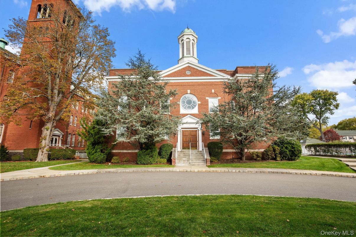 Exterior, Facade, Brick Facade, Georgian