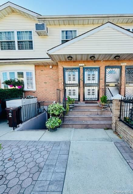 Exterior, Facade, Brick Facade, Rowhouse