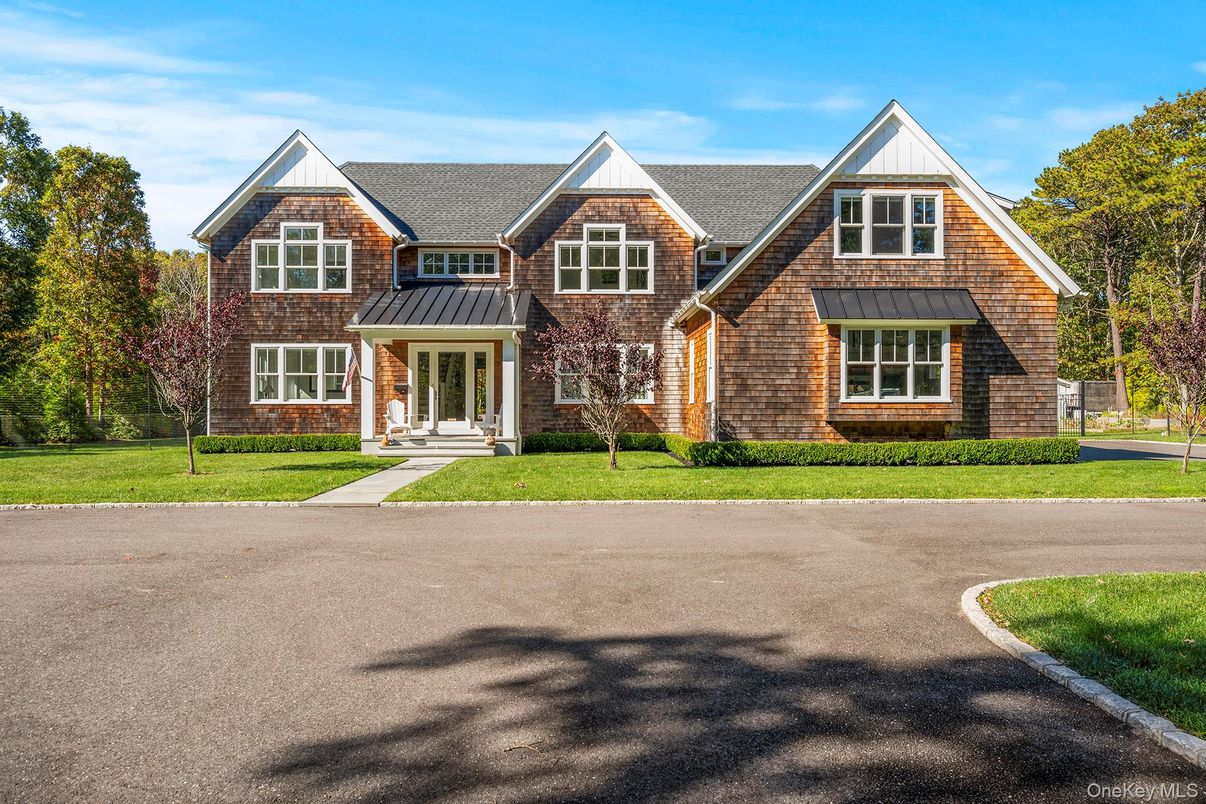 Exterior, Facade, Brick Facade, Brick Traditional