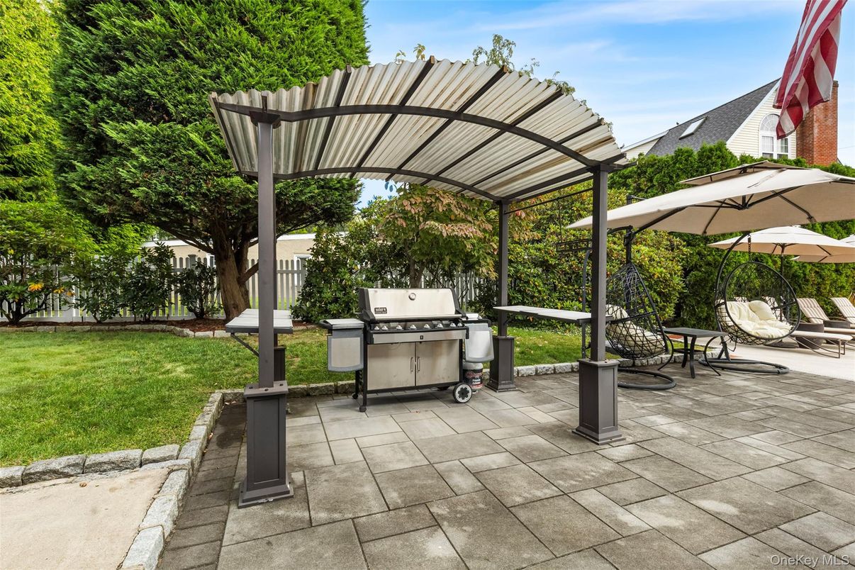 Backyard, Exterior, Outdoor Kitchen