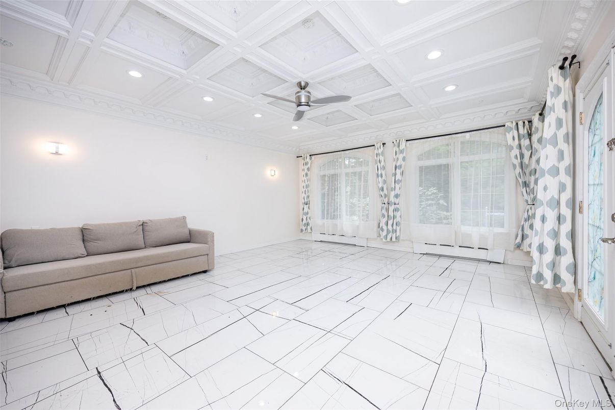 Empty room, Interior, Recessed Lighting